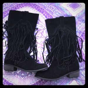 Black fringe boots